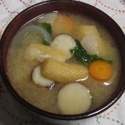こんにちは〜ネギ・水菜の代わりに玉ねぎ・小松菜で作って、薩摩芋の甘みで美味しくいただきました(*^^*)レシピありがとうございます。